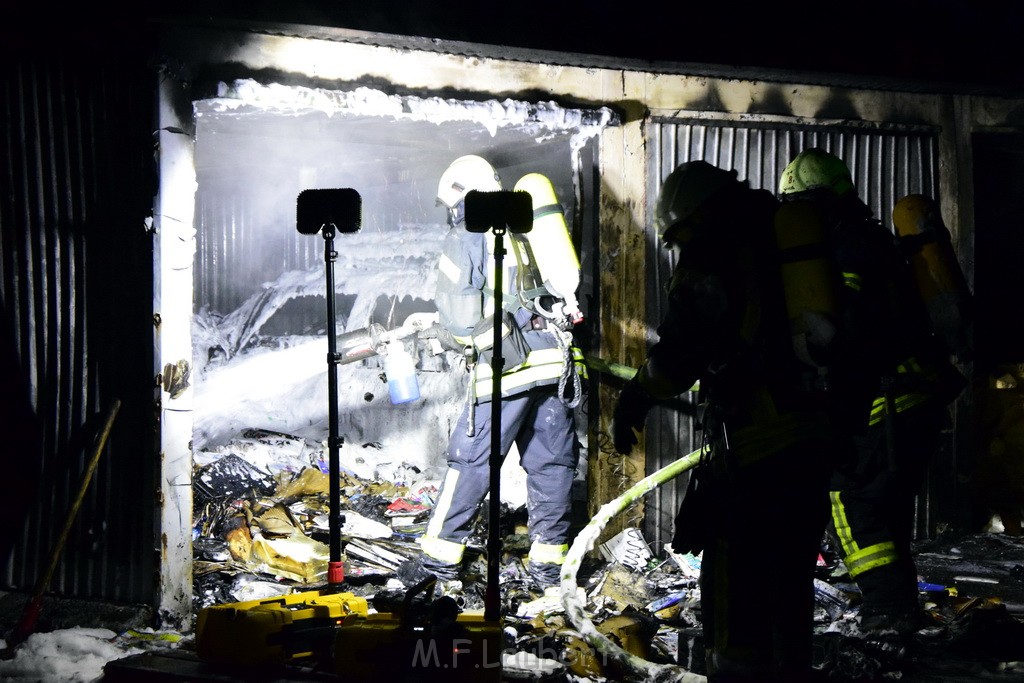 Feuer Hinterhof Garagen Koeln Hoehenberg Olpenerstr P128.JPG - Miklos Laubert